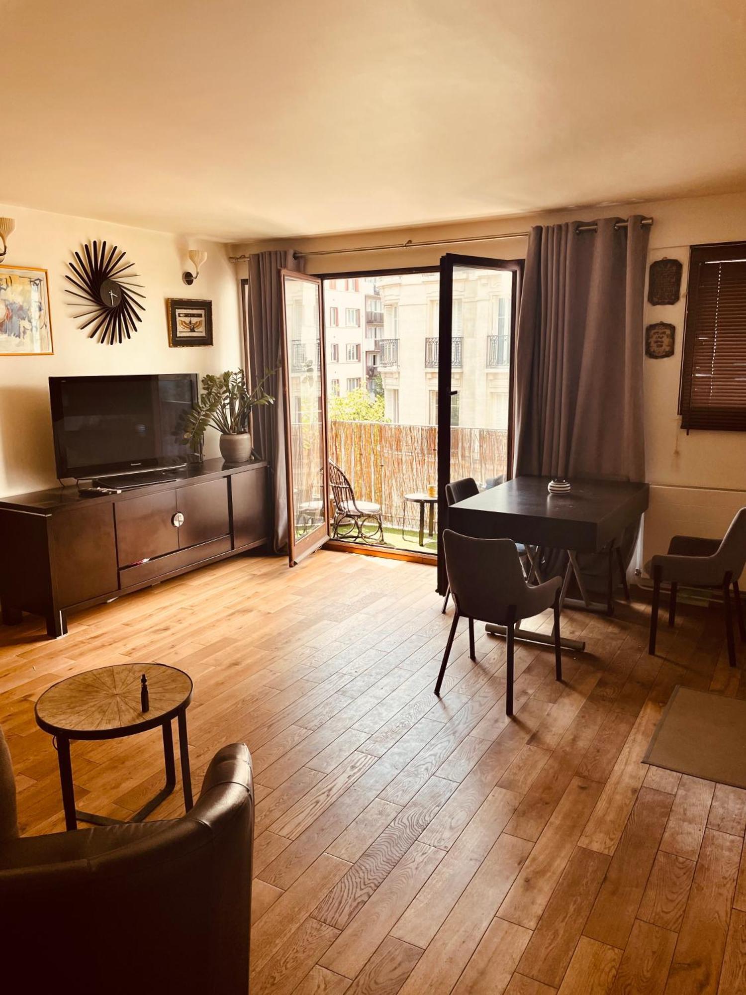 Appartement Jolie 2 Pieces Avec Balcon 15 Eme Parijs